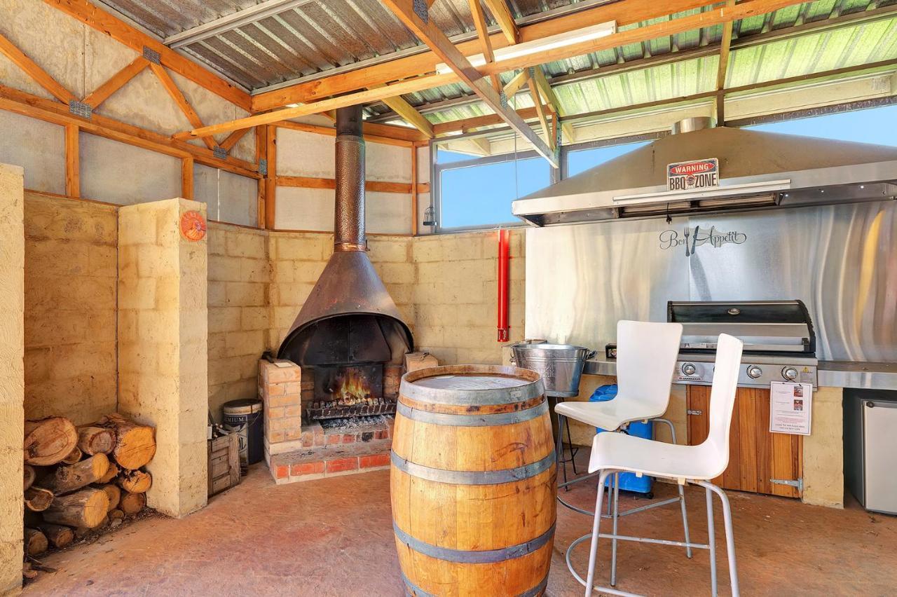 Harmony At Tower Hill Apartment Koroit Luaran gambar